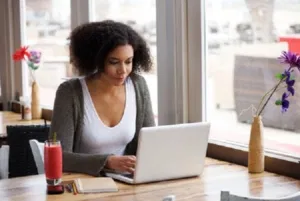 girl-typing-lap
